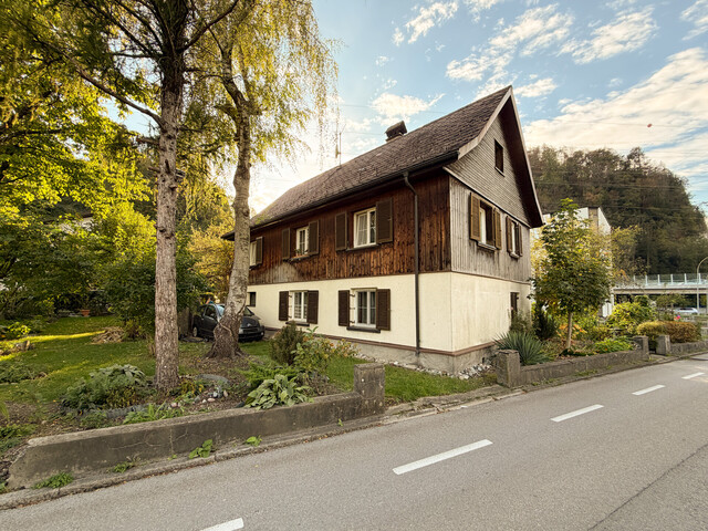 Großzügiges Grundstück mit Altbestand und Entwicklungspotenzial