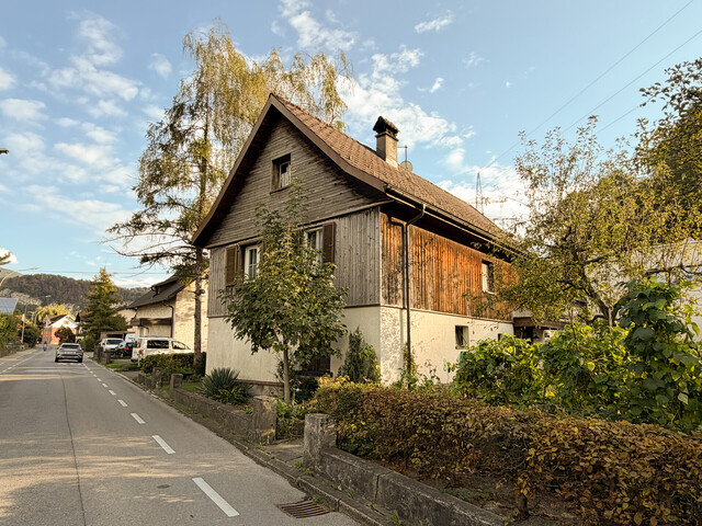 Großzügiges Grundstück mit Altbestand und Entwicklungspotenzial
