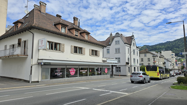 Geschäfts- Büro- Ausstellungsflächen und ein großes Lager Bregenz gegenüber Landhaus zu vermieten