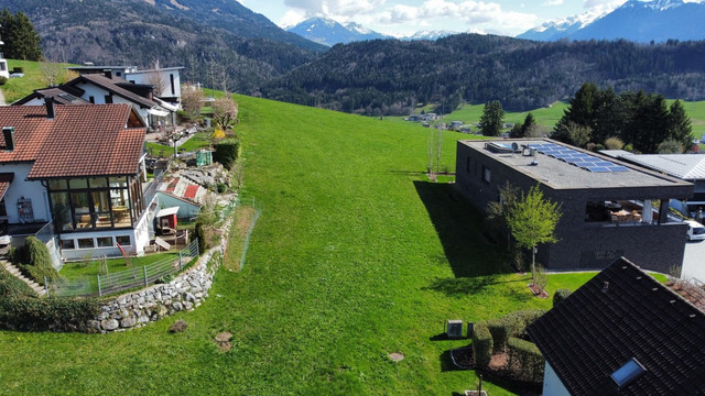 perfekt gelegenes Grundstück mit traumhaftem Bergpanorama