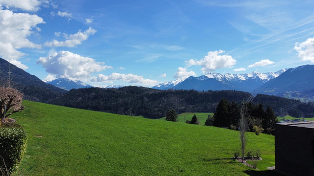 perfekt gelegenes Grundstück mit traumhaftem Bergpanorama