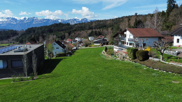 perfekt gelegenes Grundstück mit traumhaftem Bergpanorama