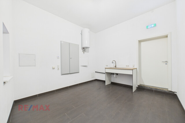 Ein Schatz mitten in der Stadt – Geschäftsfläche mit verstecktem Gewölbekeller