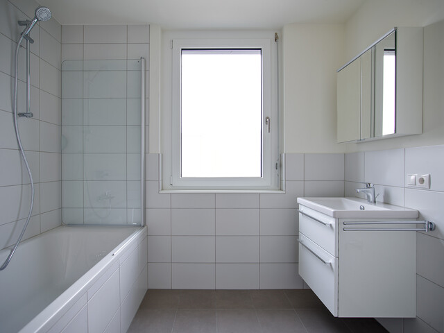 Helle 3-Zimmer-Wohnung mit Loggia, Einbauküche und Lift in Hard