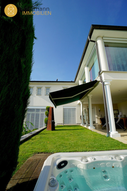 !! VERGEBEN !! WEILER: Exklusive Hanglage, hochwertiger Baustil!