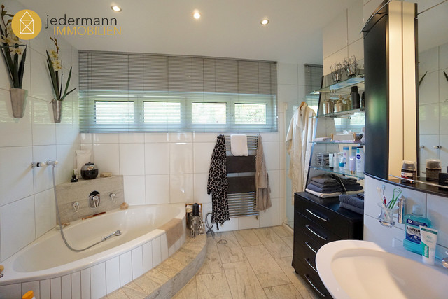 !! VERGEBEN !! WEILER: Exklusive Hanglage, hochwertiger Baustil!