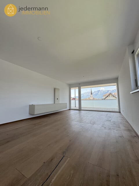 GISINGEN: Moderne, geräumige 2,5-Zimmer-Dachgeschosswohnung (mit Lift)!