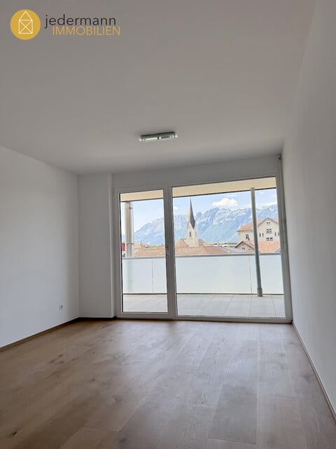 GISINGEN: Moderne, geräumige 2,5-Zimmer-Dachgeschosswohnung (mit Lift)!