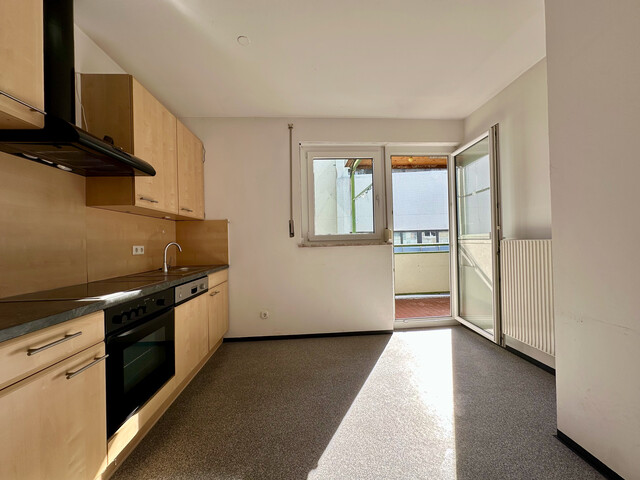 "ohne Provision" helle 3,5 Zimmer Wohnung mit Balkon