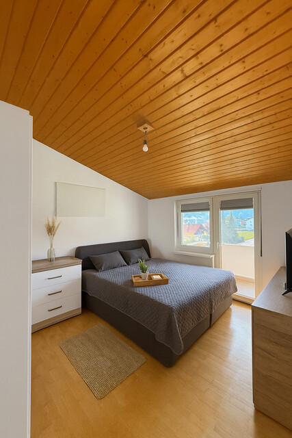 Dachgeschoss mit zwei Balkonen & zwei Stellplätzen 