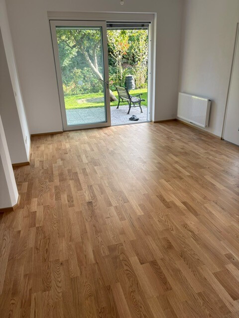 DREIZIMMERGARTENWOHNUNG mit Garage, 4 Stellplätzen, 16 m² Terrasse, 120 m² Garten und Abstellraum