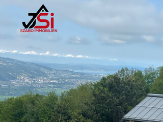 Über der Nebelgrenze von Dornbirn steht ein Ferienhaus zum Verkauf