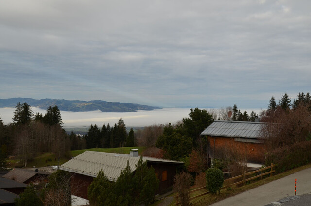 Über der Nebelgrenze von Dornbirn steht ein Ferienhaus zum Verkauf