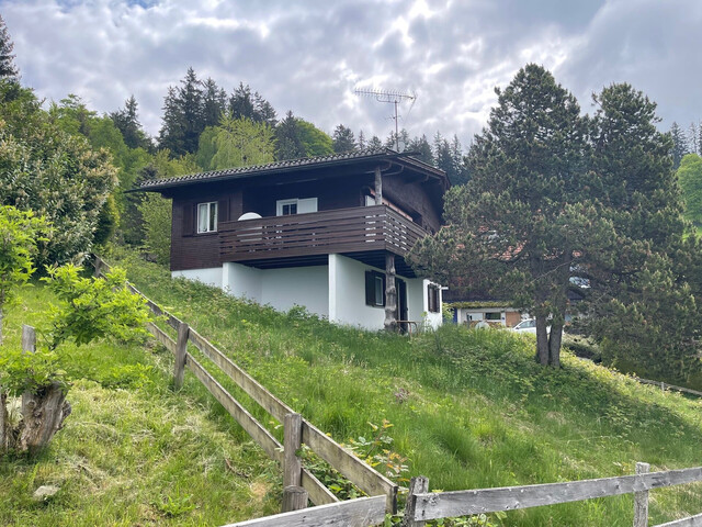 Über der Nebelgrenze von Dornbirn steht ein Ferienhaus zum Verkauf