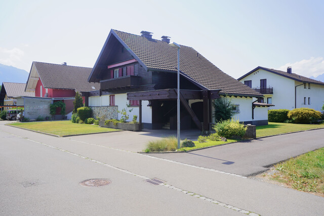 Großzügiges, sehr gepflegtes 5-Zimmer-Einfamilienhaus mit Wintergarten 