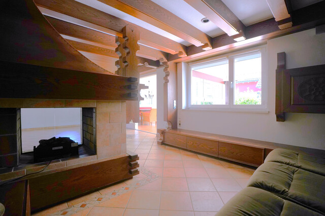 Großzügiges, sehr gepflegtes 5-Zimmer-Einfamilienhaus mit Wintergarten 
