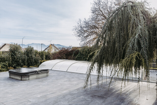 Bungalow mit Garagengebäude 