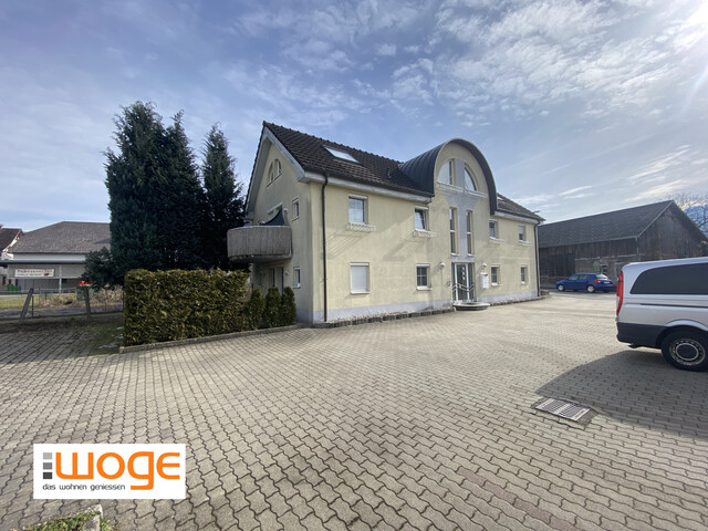 "ohne Provision" geräumige, helle 4 Zimmer Wohnung mit Balkon über 2 Etagen