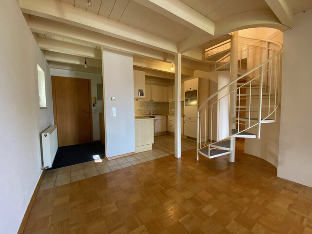 "ohne Provision" geräumige, helle 4 Zimmer Wohnung mit Balkon über 2 Etagen