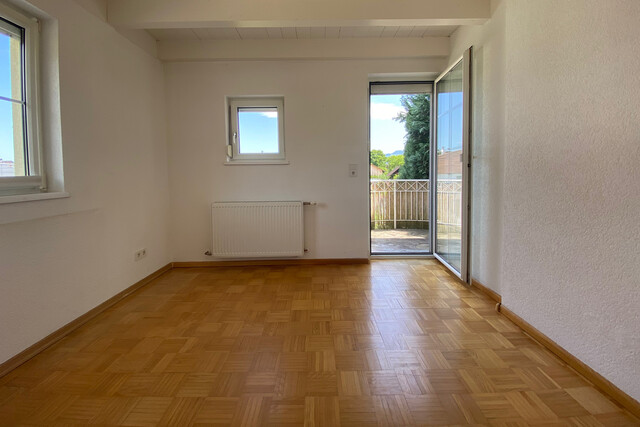 "ohne Provision" geräumige, helle 4 Zimmer Wohnung mit Balkon über 2 Etagen