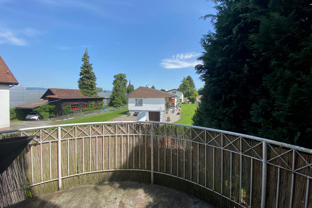 "ohne Provision" geräumige, helle 4 Zimmer Wohnung mit Balkon über 2 Etagen