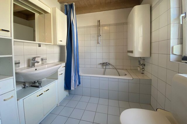 "ohne Provision" geräumige, helle 4 Zimmer Wohnung mit Balkon über 2 Etagen