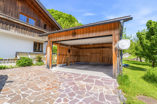 Außergewöhnliches Wohnhaus mit Wellnessbereich und Hallenbad