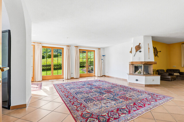 Außergewöhnliches Wohnhaus mit Wellnessbereich und Hallenbad