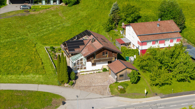 Außergewöhnliches Wohnhaus mit Wellnessbereich und Hallenbad