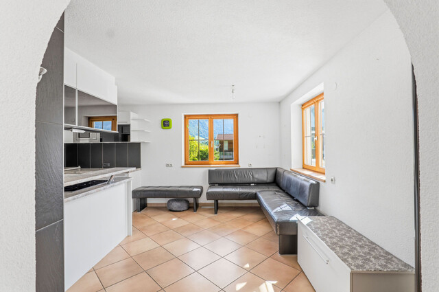 Außergewöhnliches Wohnhaus mit Wellnessbereich und Hallenbad