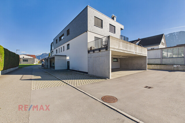 Helle 4-Zimmer-Wohnung mit Balkon in ruhiger Lage von Schlins