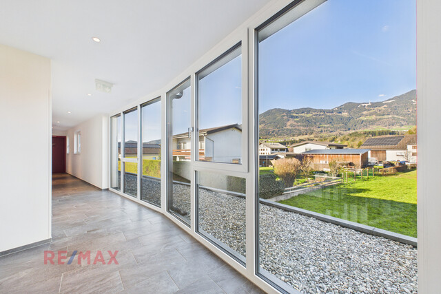 Helle 4-Zimmer-Wohnung mit Balkon in ruhiger Lage von Schlins