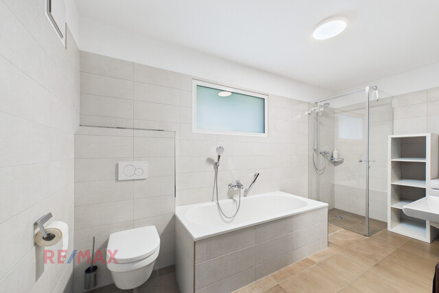 Helle 4-Zimmer-Wohnung mit Balkon in ruhiger Lage von Schlins