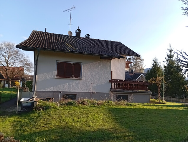 Grosses Haus mit zzt. 2 Wohnungen in sonniger Wohnlage provisionsfrei