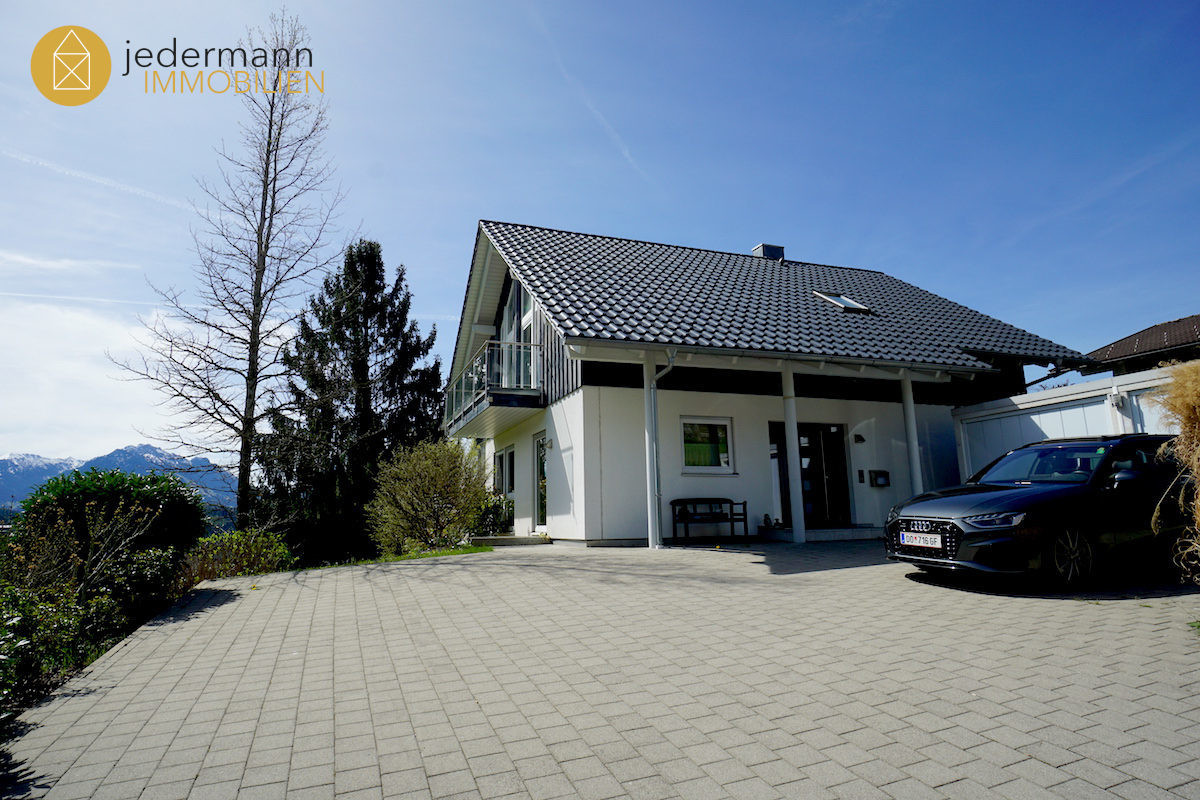 !! VERGEBEN !! RÖTHIS: Elegantes Wohnhaus in Hanglage - traumhafter Ausblick!