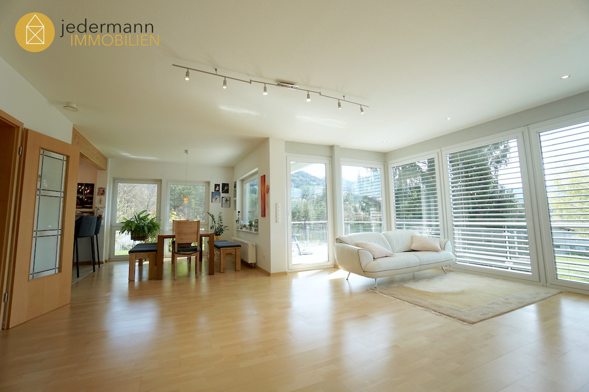 !! VERGEBEN !! RÖTHIS: Elegantes Wohnhaus in Hanglage - traumhafter Ausblick!