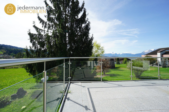 !! VERGEBEN !! RÖTHIS: Elegantes Wohnhaus in Hanglage - traumhafter Ausblick!