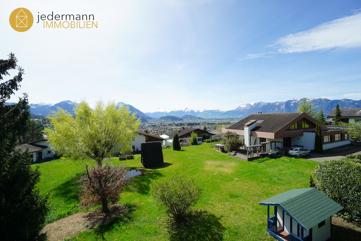 !! VERGEBEN !! RÖTHIS: Elegantes Wohnhaus in Hanglage - traumhafter Ausblick!