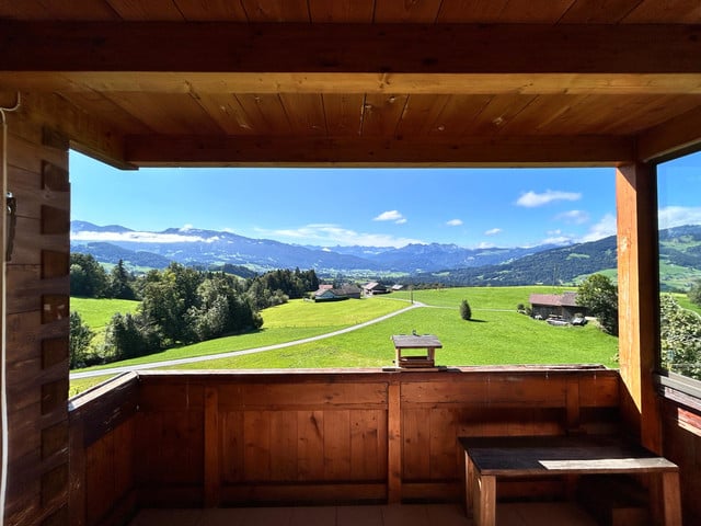 Zweifamilienhaus mit herrlicher Aussicht in Langenegg