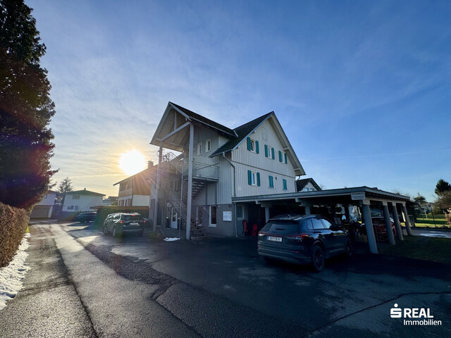 Tolle 2-Zimmerwohnung mit Balkon & Carportparkplatz