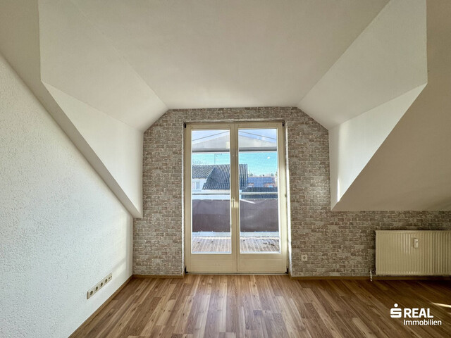 Tolle 2-Zimmerwohnung mit Balkon & Carportparkplatz