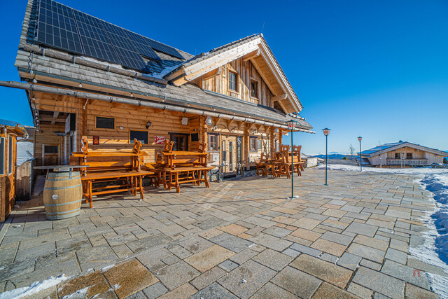 Neuwertiges Chalet Dorf mit Alm-Gasthof in bester Lage am Falkert - direkt neben der "Heidi-Alm"