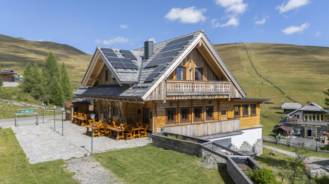 Neuwertiges Chalet Dorf mit Alm-Gasthof in bester Lage am Falkert - direkt neben der "Heidi-Alm"