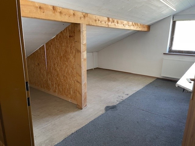 Schöne Lagerfläche im Dachgeschoss zu vermieten !