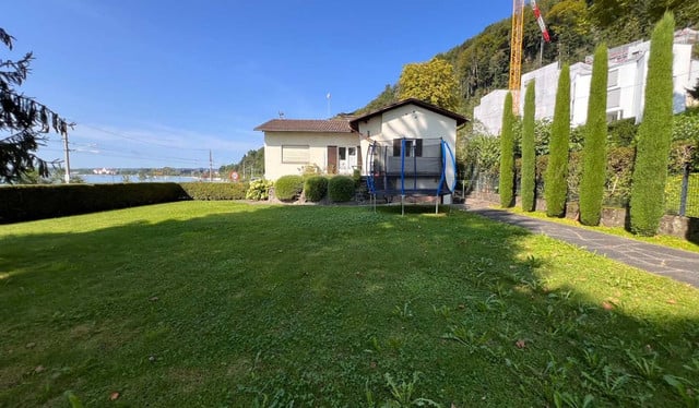 Villa mit Dependance am See