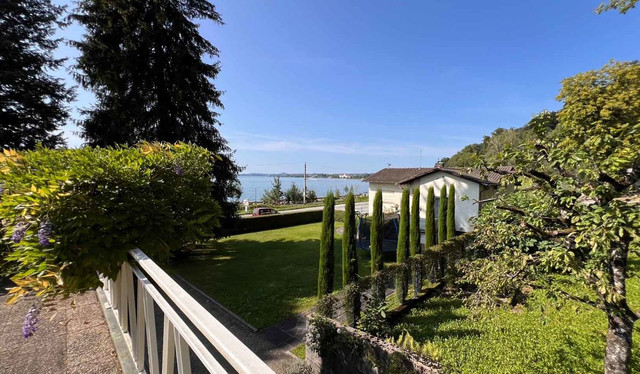 Villa mit Dependance am See