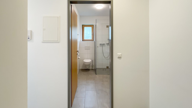 Helle 2 Zimmer Single-Wohnung mit Terrasse und Garten