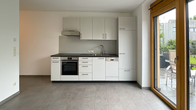 Helle 2 Zimmer Single-Wohnung mit Terrasse und Garten