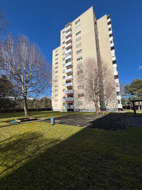 helle 2,5 Zimmer Wohnung mit Balkon