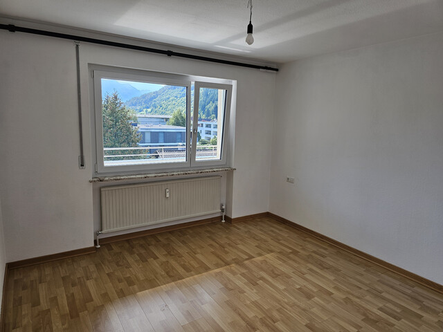 Schöne Ruhige Dachgeschoss Wohnung